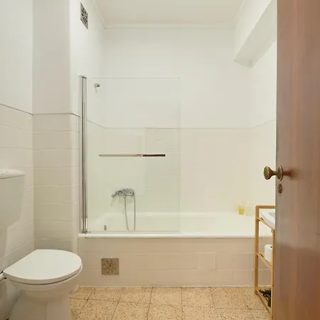 Ocean Balcony, 10m Walk To Beach, By Timecooler شقة سيتوبال