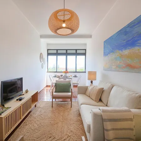 Ocean Balcony, 10m Walk To Beach, By Timecooler شقة سيتوبال