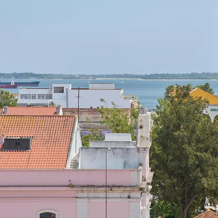 Ocean Balcony, 10m Walk To Beach, By Timecooler شقة سيتوبال