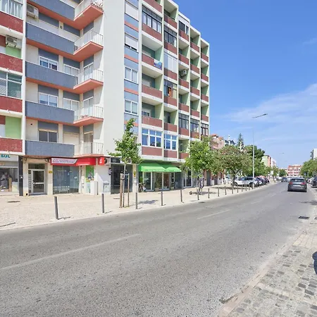 Ocean Balcony, 10m Walk To Beach, By Timecooler Apartamento Setúbal