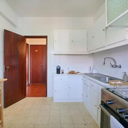 Ocean Balcony, 10m Walk To Beach, By Timecooler Apartamento Setúbal