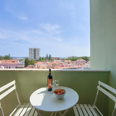 Ocean Balcony, 10m Walk To Beach, By Timecooler Apartamento